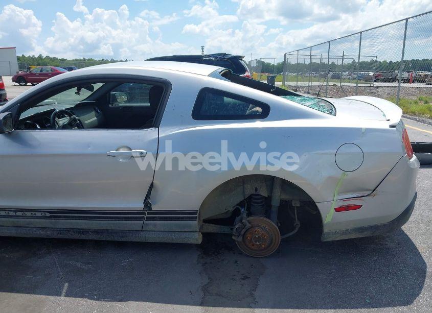 Photo 14 of 2010 Ford Mustang V6/V6 PREMIUM (VIN 1ZVBP8AN4A5147985)