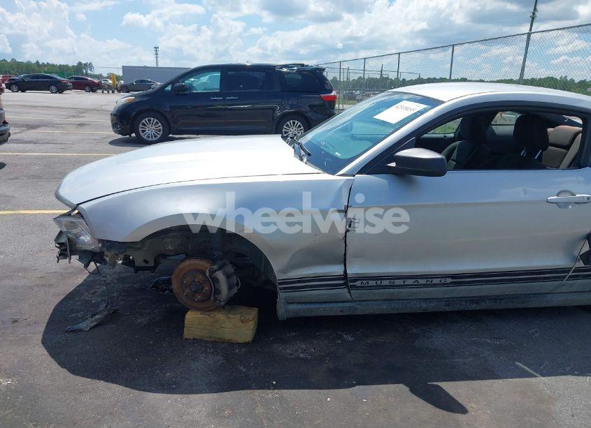 Photo 15 of 2010 Ford Mustang V6/V6 PREMIUM (VIN 1ZVBP8AN4A5147985)