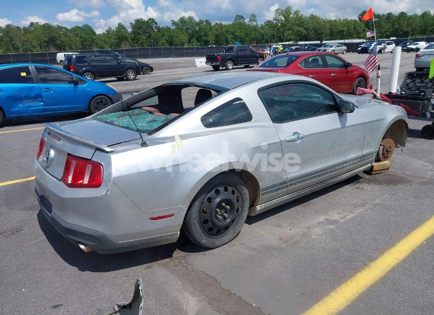 Photo 4 of 2010 Ford Mustang V6/V6 PREMIUM (VIN 1ZVBP8AN4A5147985)