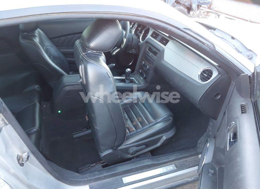 Photo 5 of 2010 Ford Mustang V6/V6 PREMIUM (VIN 1ZVBP8AN4A5148327)