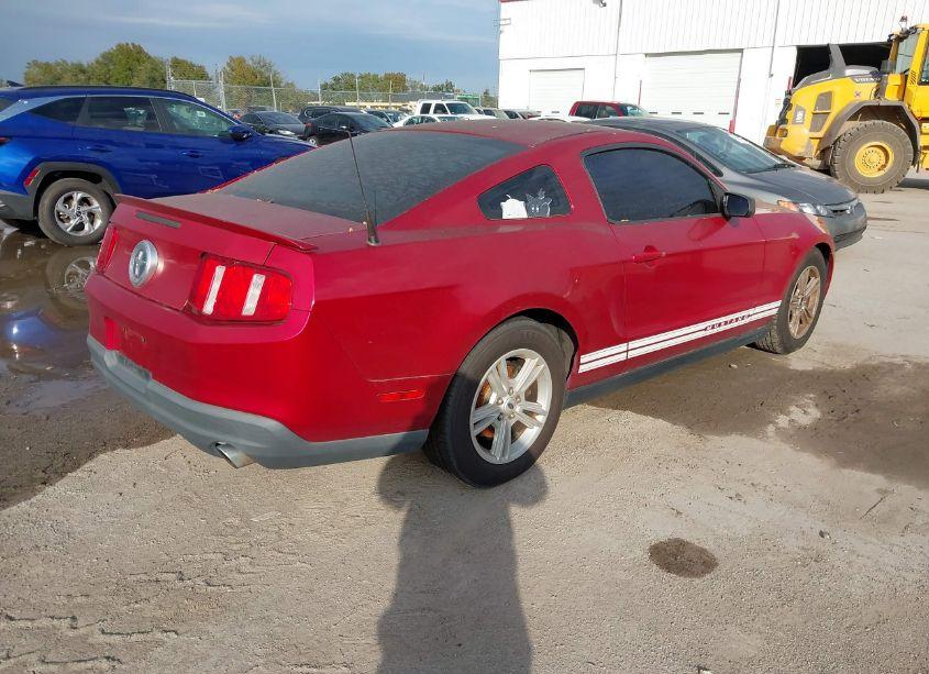 Photo 4 of 2010 Ford Mustang V6/V6 PREMIUM (VIN 1ZVBP8AN5A5165587)