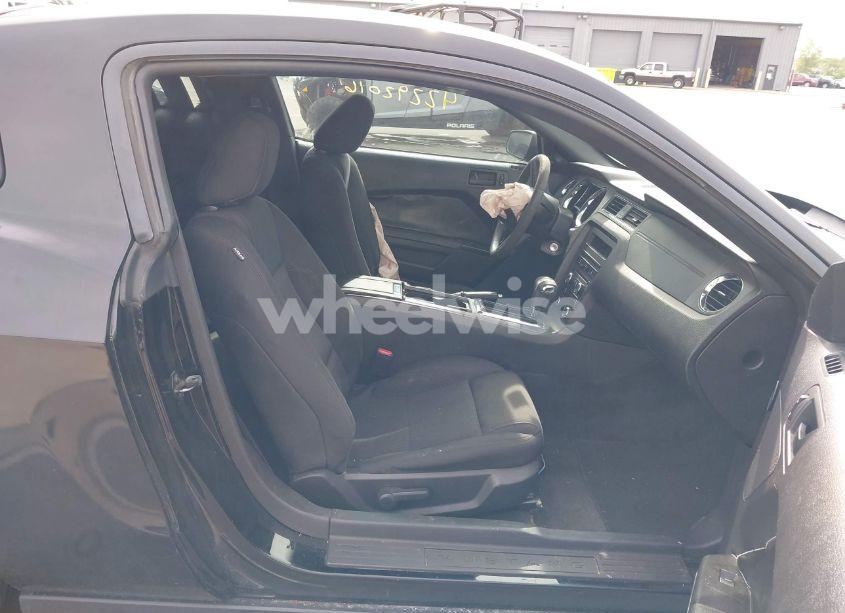 Photo 5 of 2010 Ford Mustang V6/V6 PREMIUM (VIN 1ZVBP8AN5A5181949)