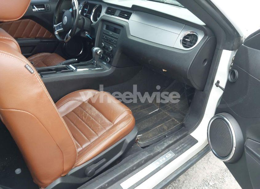 Photo 5 of 2010 Ford Mustang V6/V6 PREMIUM (VIN 1ZVBP8AN6A5106614)