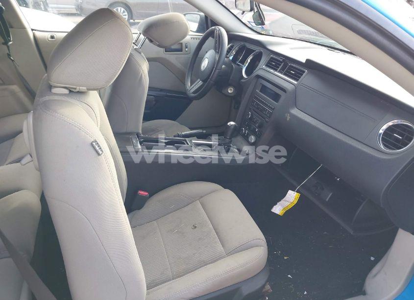 Photo 5 of 2010 Ford Mustang V6/V6 PREMIUM (VIN 1ZVBP8AN6A5128709)