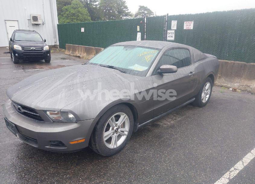 Photo 2 of 2010 Ford Mustang V6/V6 PREMIUM (VIN 1ZVBP8AN6A5138124)