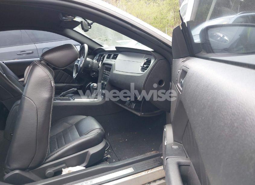 Photo 5 of 2010 Ford Mustang V6 PREMIUM (VIN 1ZVBP8AN8A5108851)