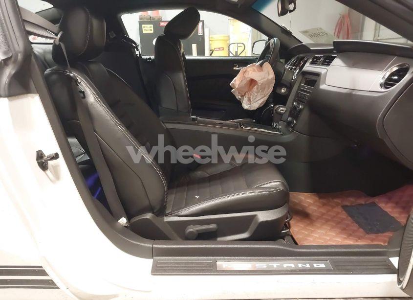 Photo 5 of 2010 Ford Mustang V6/V6 PREMIUM (VIN 1ZVBP8AN8A5118697)