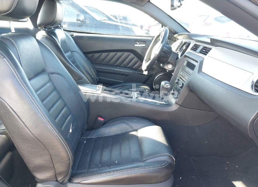 Photo 5 of 2010 Ford Mustang V6/V6 PREMIUM (VIN 1ZVBP8ANXA5120435)