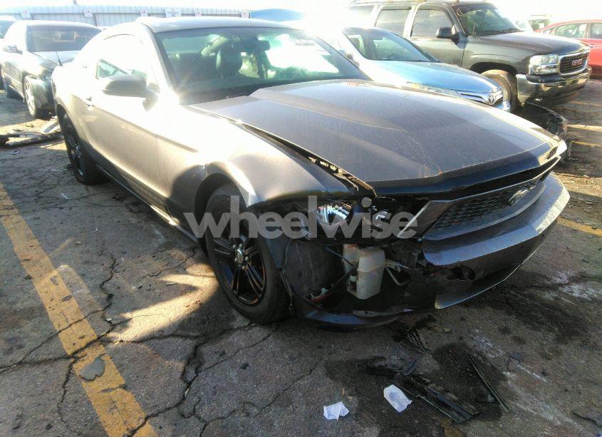 2010 Ford Mustang V6/V6 PREMIUM (VIN 1ZVBP8ANXA5137431) main photo