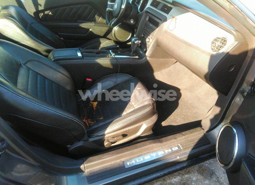 Photo 5 of 2010 Ford Mustang V6/V6 PREMIUM (VIN 1ZVBP8ANXA5137431)