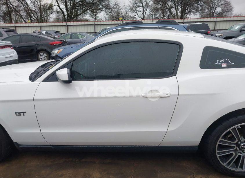 Photo 14 of 2010 Ford Mustang GT/GT PREMIUM (VIN 1ZVBP8CH9A5104685)