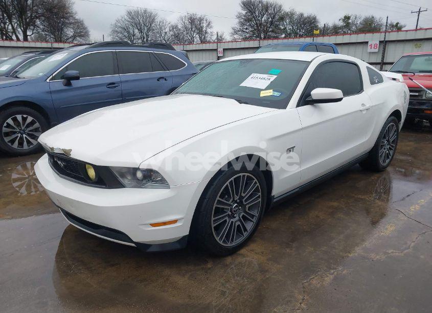 Photo 2 of 2010 Ford Mustang GT/GT PREMIUM (VIN 1ZVBP8CH9A5104685)