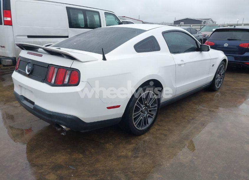Photo 4 of 2010 Ford Mustang GT/GT PREMIUM (VIN 1ZVBP8CH9A5104685)