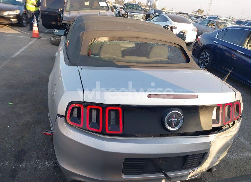 Photo 16 of 2014 Ford Mustang V6 (VIN 1ZVBP8EM0E5205971)