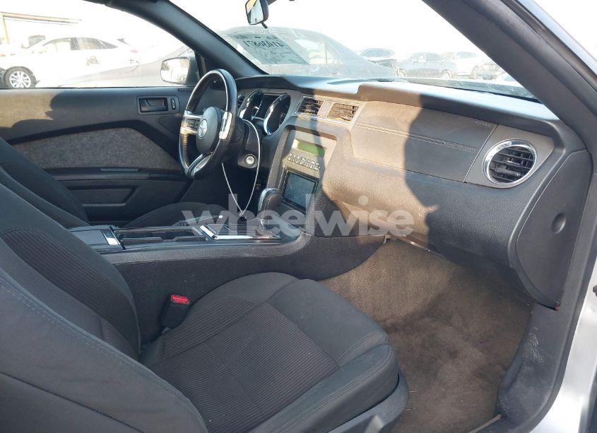 Photo 5 of 2014 Ford Mustang V6 (VIN 1ZVBP8EM0E5205971)