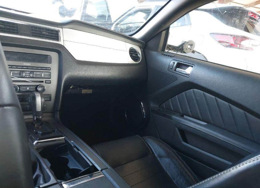 Photo 5 of 2014 Ford Mustang V6 PREMIUM (VIN 1ZVBP8EM0E5306931)
