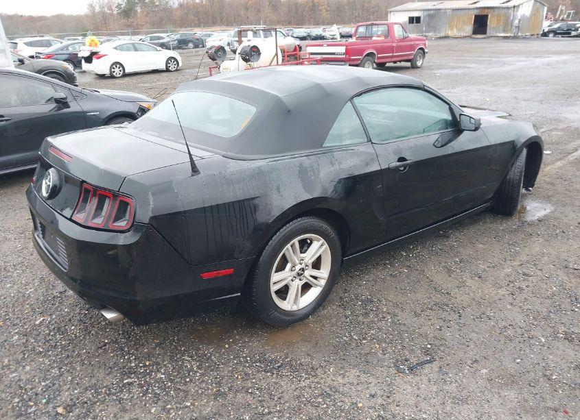 Photo 4 of 2014 Ford Mustang V6 (VIN 1ZVBP8EM0E5322529)