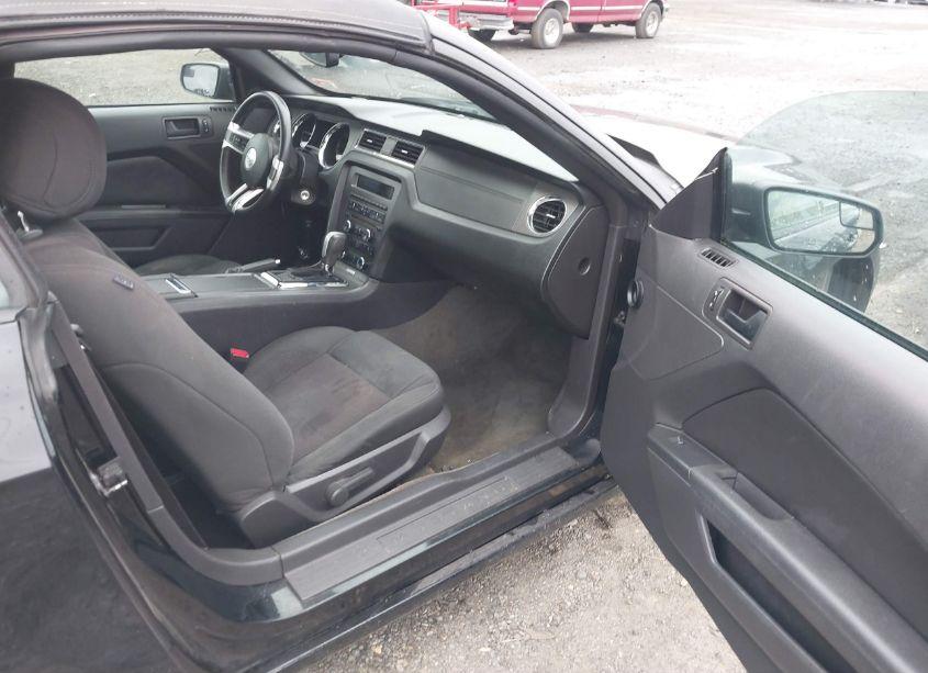 Photo 5 of 2014 Ford Mustang V6 (VIN 1ZVBP8EM0E5322529)