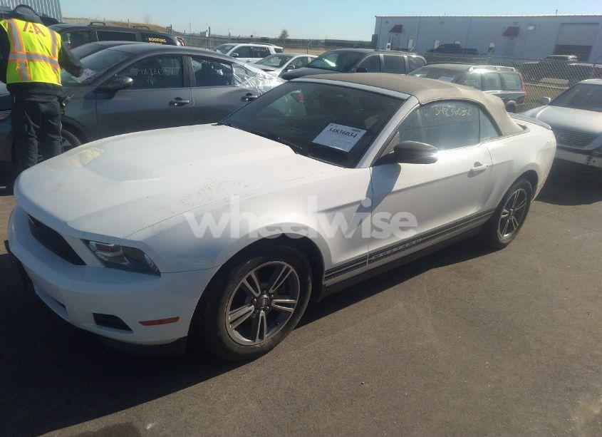 Photo 2 of 2011 Ford Mustang V6 PREMIUM (VIN 1ZVBP8EM1B5108970)