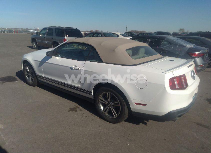 Photo 3 of 2011 Ford Mustang V6 PREMIUM (VIN 1ZVBP8EM1B5108970)