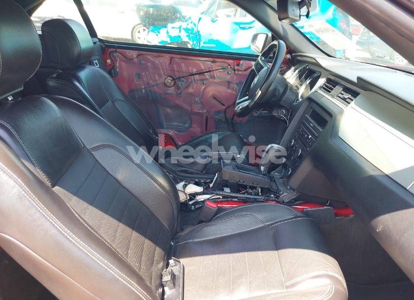 Photo 5 of 2014 Ford Mustang V6 PREMIUM (VIN 1ZVBP8EM1E5224836)