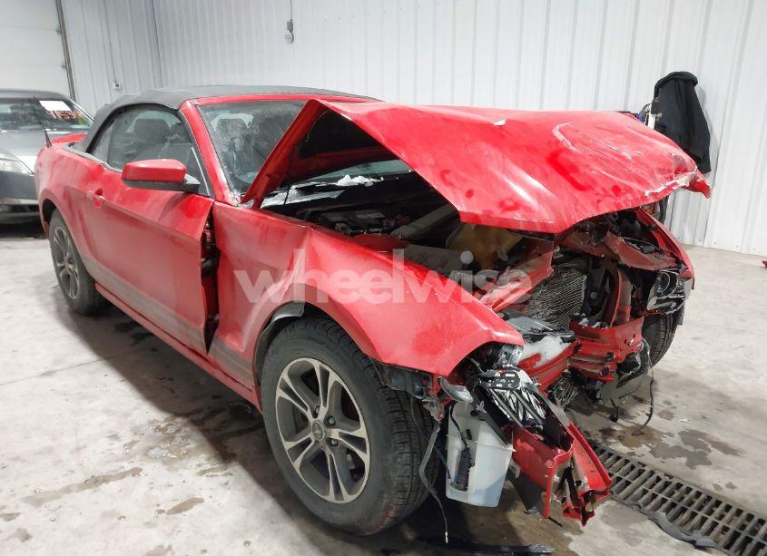 2014 Ford Mustang V6 PREMIUM (VIN 1ZVBP8EM1E5272367) main photo