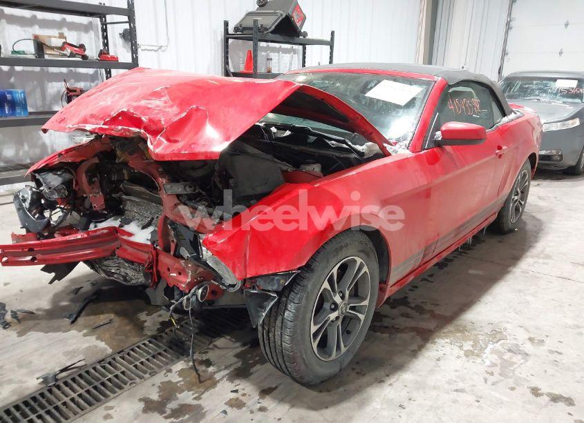 Photo 2 of 2014 Ford Mustang V6 PREMIUM (VIN 1ZVBP8EM1E5272367)