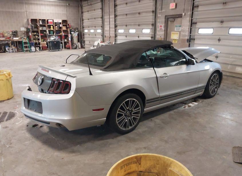 Photo 13 of 2014 Ford Mustang V6 PREMIUM (VIN 1ZVBP8EM1E5289685)