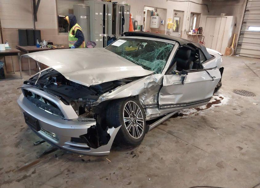 Photo 2 of 2014 Ford Mustang V6 PREMIUM (VIN 1ZVBP8EM1E5289685)