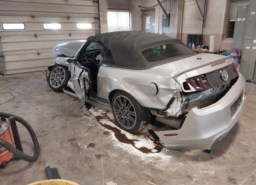 Photo 3 of 2014 Ford Mustang V6 PREMIUM (VIN 1ZVBP8EM1E5289685)