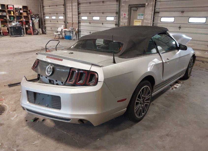 Photo 4 of 2014 Ford Mustang V6 PREMIUM (VIN 1ZVBP8EM1E5289685)