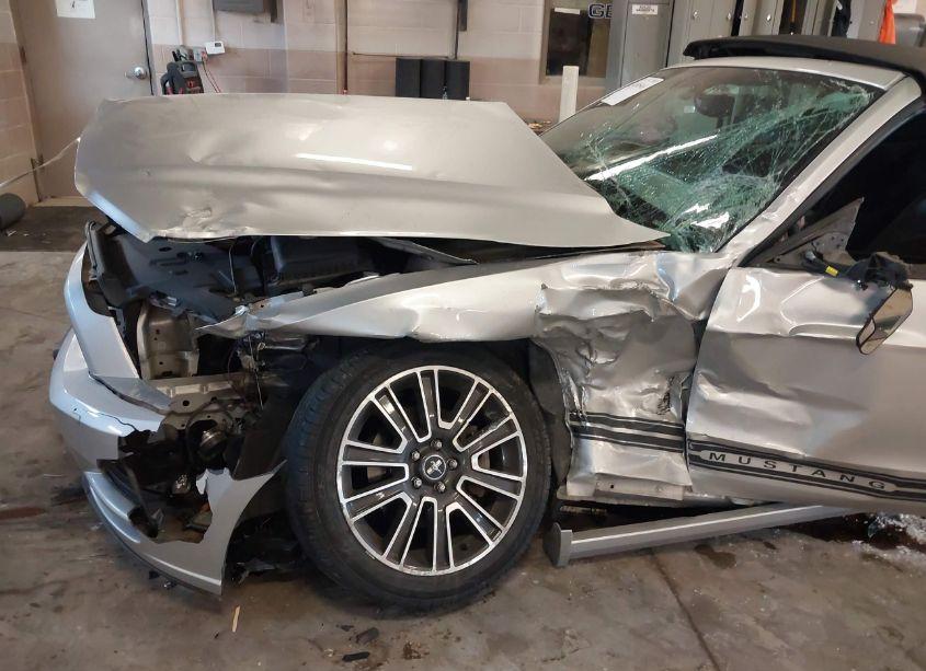 Photo 6 of 2014 Ford Mustang V6 PREMIUM (VIN 1ZVBP8EM1E5289685)