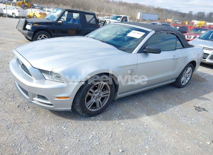 Photo 2 of 2013 Ford Mustang V6 (VIN 1ZVBP8EM2D5239439)