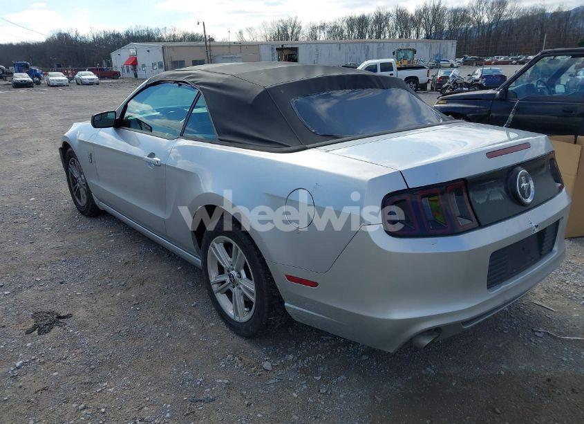 Photo 3 of 2013 Ford Mustang V6 (VIN 1ZVBP8EM2D5239439)