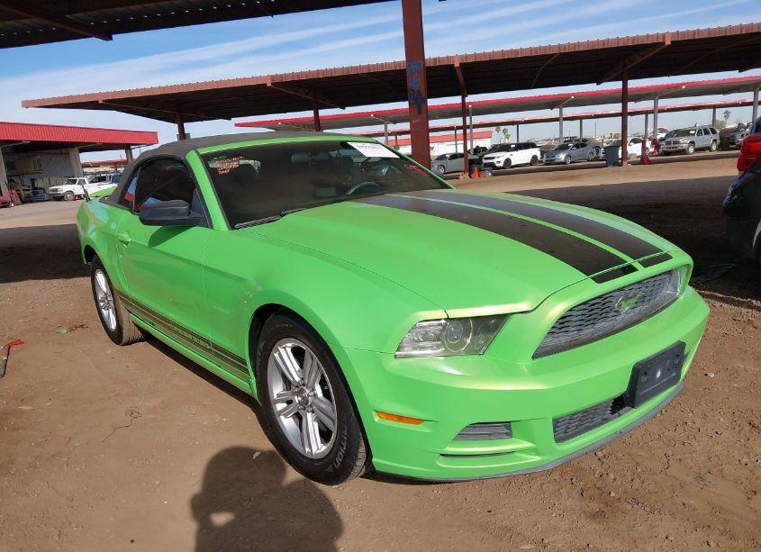 2013 Ford Mustang V6 (VIN 1ZVBP8EM2D5242017) main photo