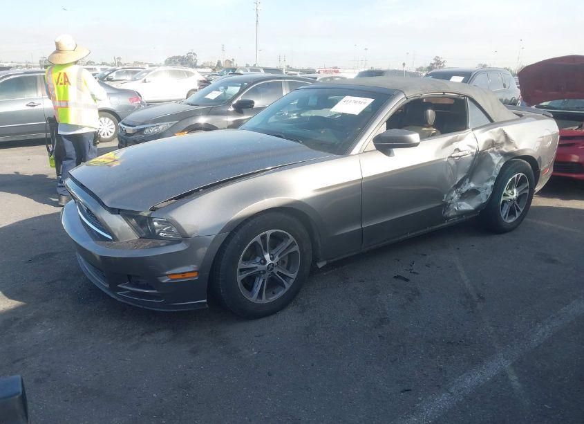 Photo 2 of 2014 Ford Mustang V6 PREMIUM (VIN 1ZVBP8EM2E5238129)