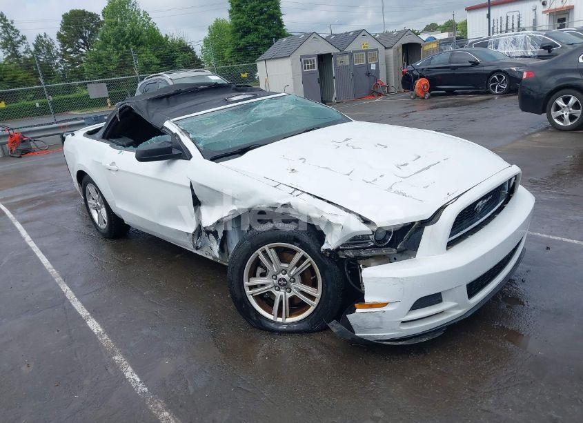 2014 Ford Mustang V6 (VIN 1ZVBP8EM2E5292126) main photo