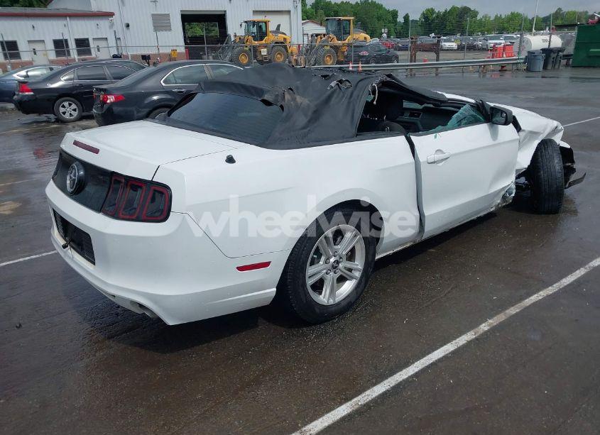 Photo 4 of 2014 Ford Mustang V6 (VIN 1ZVBP8EM2E5292126)