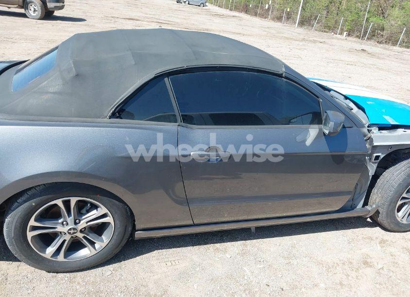 Photo 13 of 2014 Ford Mustang V6 PREMIUM (VIN 1ZVBP8EM2E5293227)