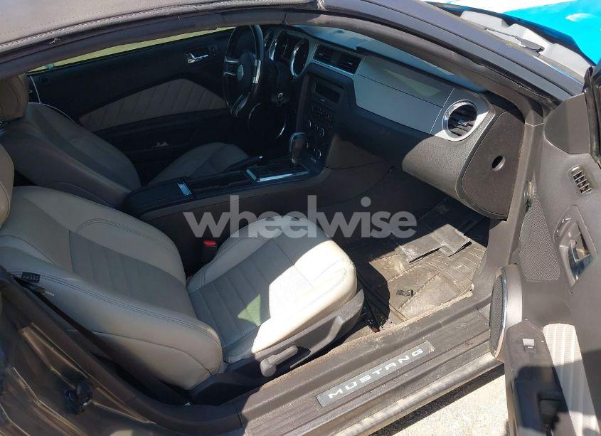 Photo 5 of 2014 Ford Mustang V6 PREMIUM (VIN 1ZVBP8EM2E5293227)