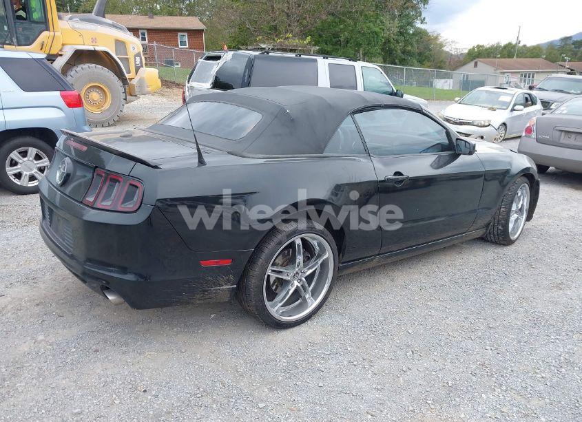 Photo 4 of 2013 Ford Mustang V6 PREMIUM (VIN 1ZVBP8EM3D5211391)