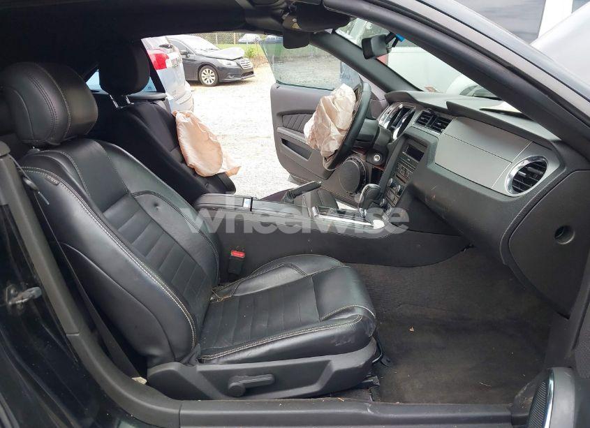 Photo 5 of 2013 Ford Mustang V6 PREMIUM (VIN 1ZVBP8EM3D5211391)