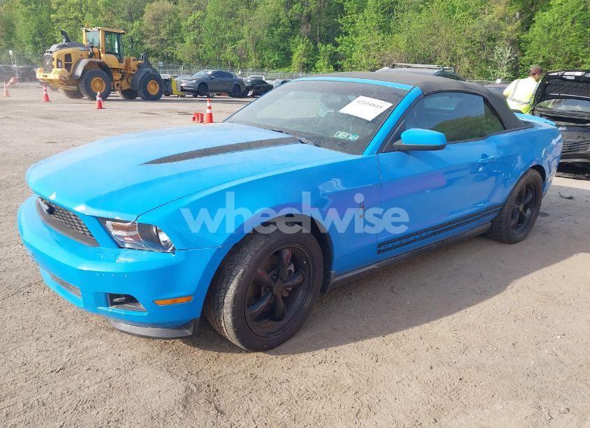 Photo 2 of 2011 Ford Mustang V6 PREMIUM (VIN 1ZVBP8EM4B5110048)