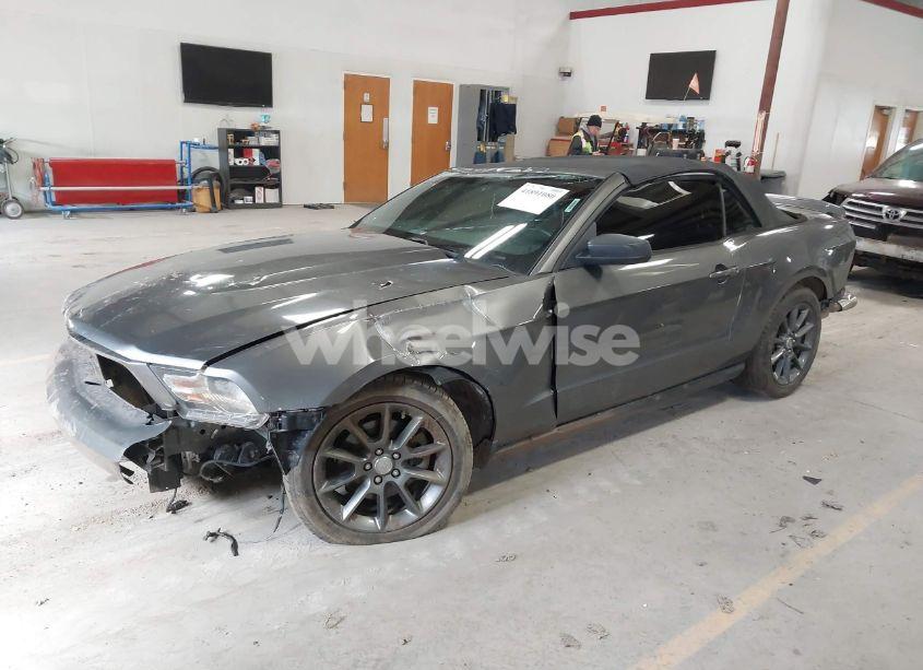 Photo 2 of 2011 Ford Mustang V6 PREMIUM (VIN 1ZVBP8EM4B5153112)