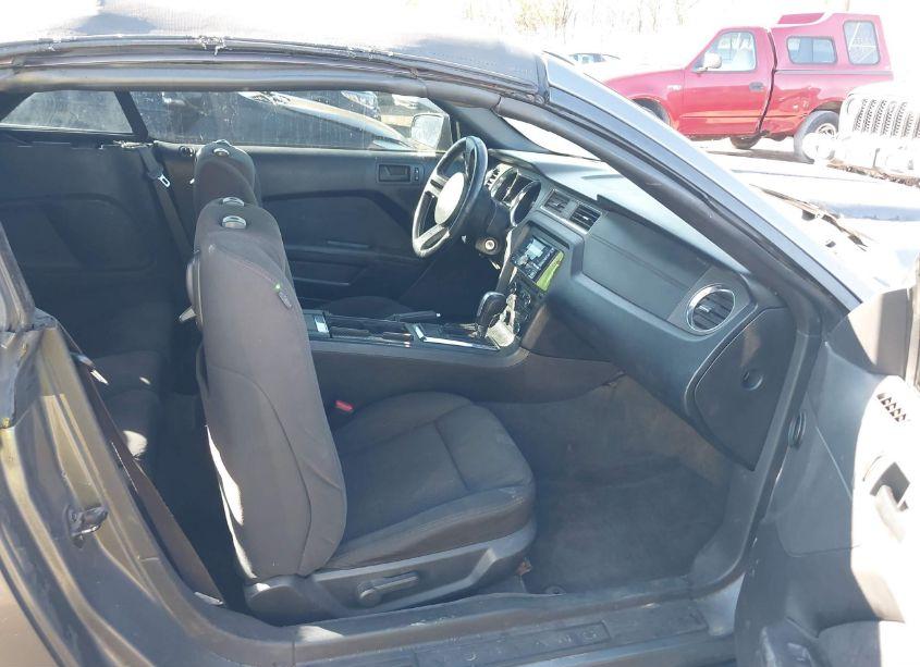 Photo 5 of 2013 Ford Mustang V6 (VIN 1ZVBP8EM4D5234419)