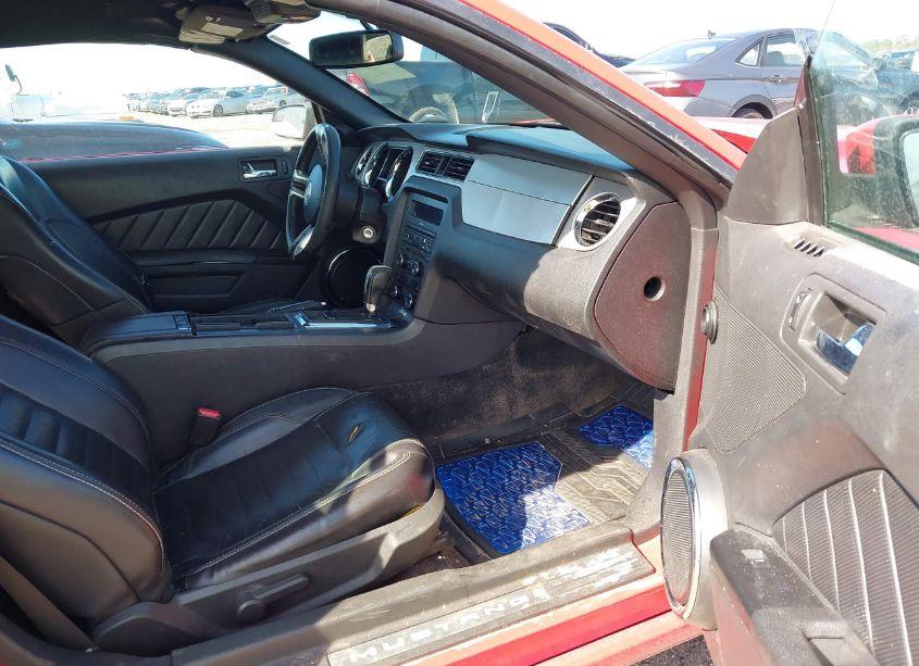 Photo 5 of 2014 Ford Mustang V6 PREMIUM (VIN 1ZVBP8EM4E5279135)