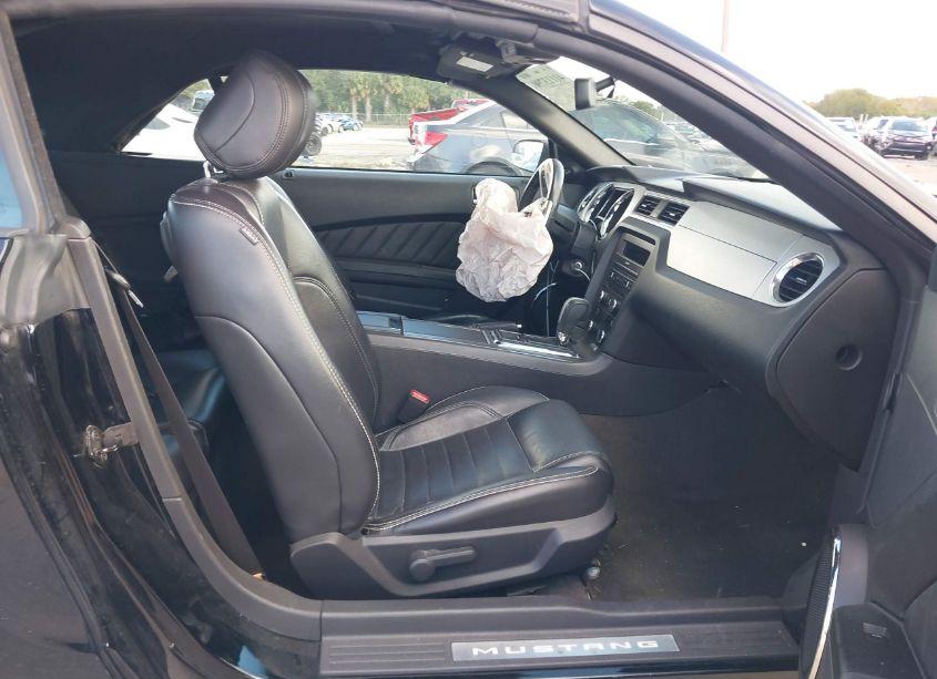 Photo 5 of 2014 Ford Mustang V6 PREMIUM (VIN 1ZVBP8EM4E5296954)