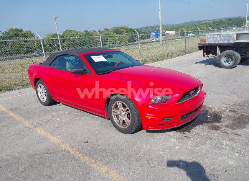 2014 Ford Mustang V6 (VIN 1ZVBP8EM5E5278947) main photo