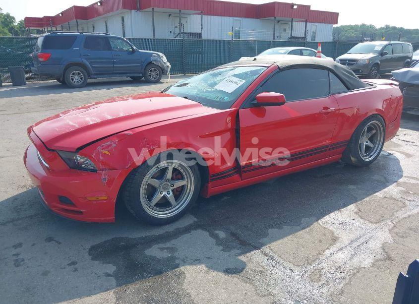Photo 2 of 2014 Ford Mustang V6 PREMIUM (VIN 1ZVBP8EM5E5311820)