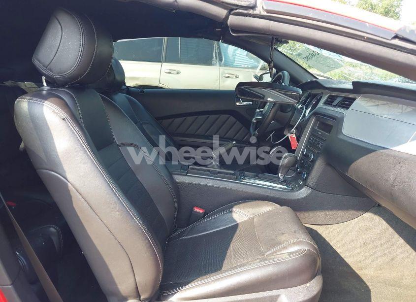 Photo 5 of 2014 Ford Mustang V6 PREMIUM (VIN 1ZVBP8EM5E5311820)